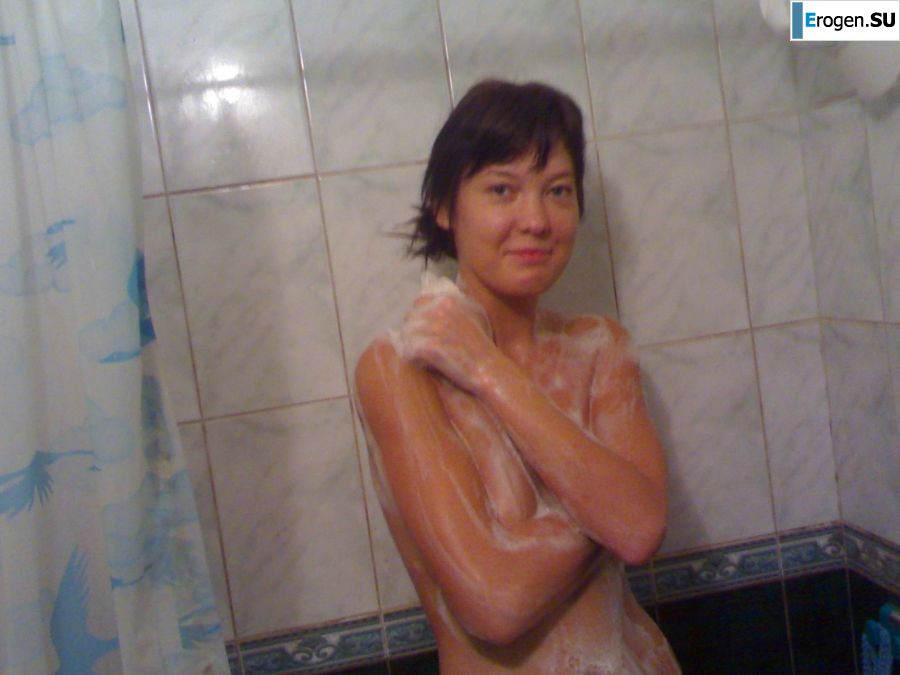 anxious husband catches his undressed wife on camera. Photo 31