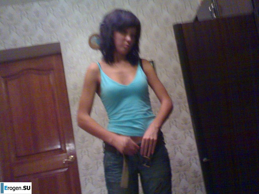 anxious husband catches his undressed wife on camera. Photo 34