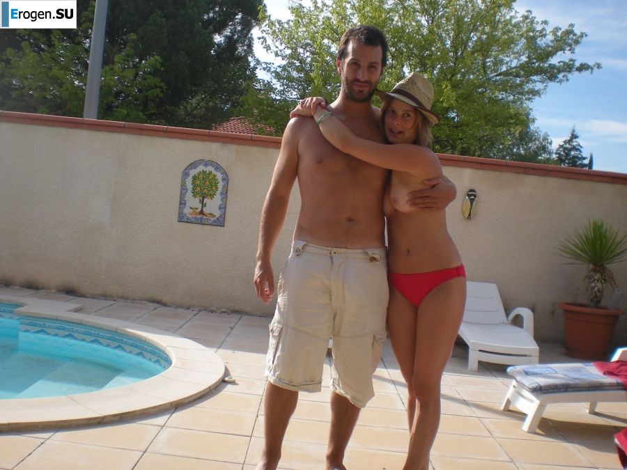 mischievous minx on the beach. Photo 11