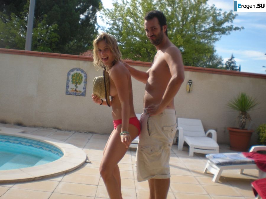 mischievous minx on the beach. Photo 12