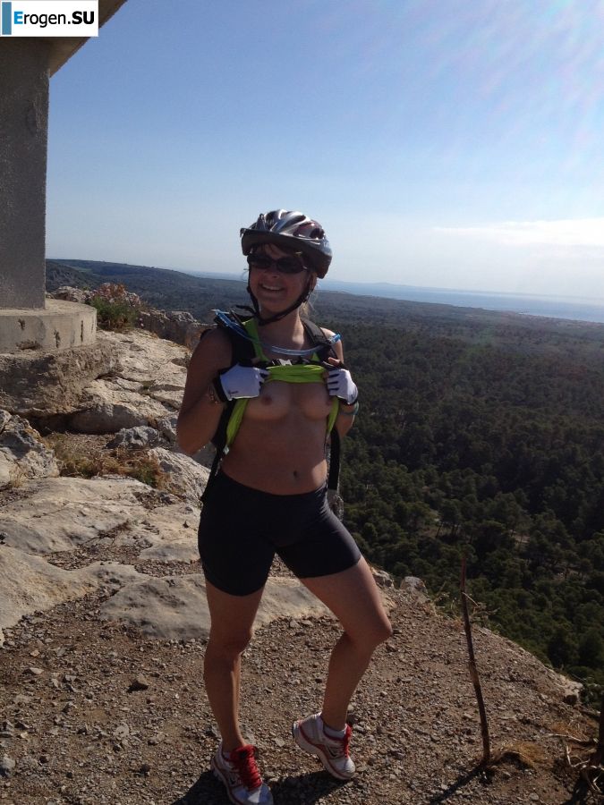 mischievous minx on the beach. Photo 19