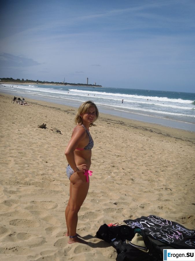 mischievous minx on the beach. Photo 57