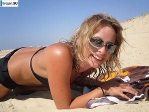mischievous minx on the beach. Thumb 42