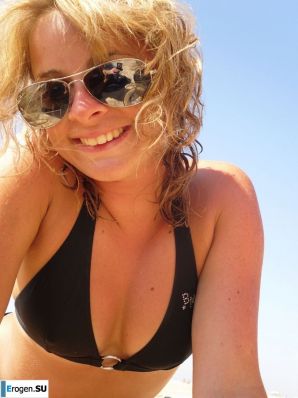 mischievous minx on the beach. Thumb 46