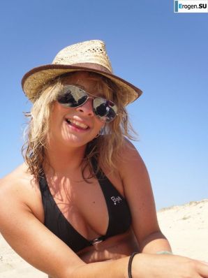 mischievous minx on the beach. Thumb 49