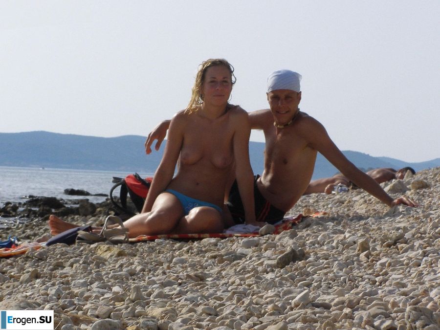 nude on the beach and in the room. Photo 24