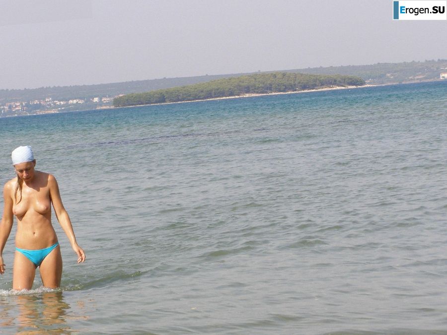 nude on the beach and in the room. Photo 26