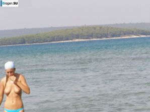 nude on the beach and in the room. Thumb 25