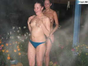 нудисты на природе за городом. Эскиз 31