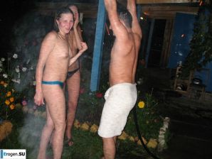 нудисты на природе за городом. Эскиз 35