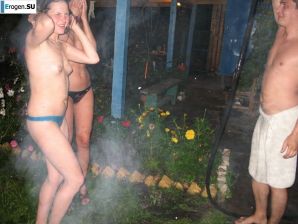 нудисты на природе за городом. Эскиз 36