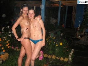 нудисты на природе за городом. Эскиз 45