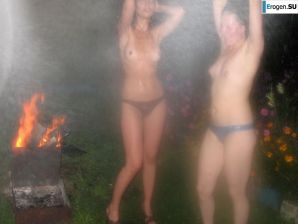 нудисты на природе за городом. Эскиз 47