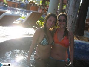 three lesbian girlfriends. Thumb 12