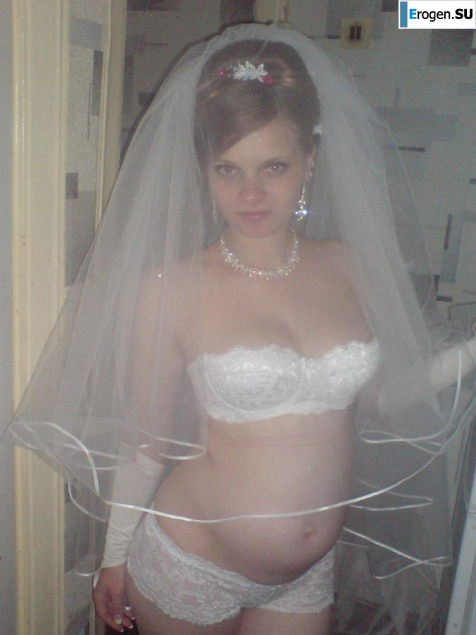 a young girl with her boyfriend frolics. Photo 12