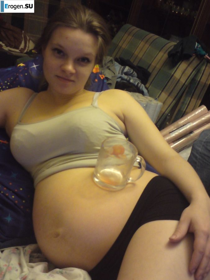 a young girl with her boyfriend frolics. Photo 16