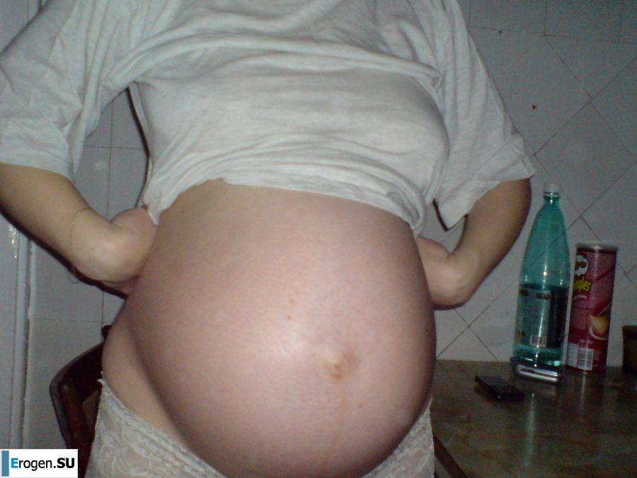 a young girl with her boyfriend frolics. Photo 19