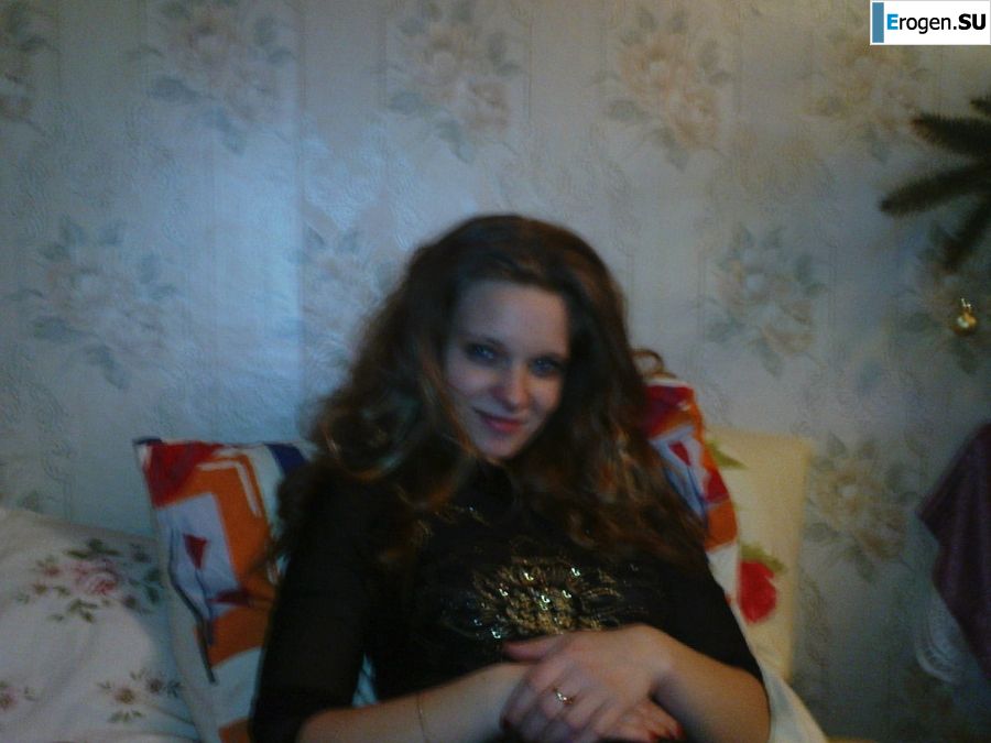 a young girl with her boyfriend frolics. Photo 6