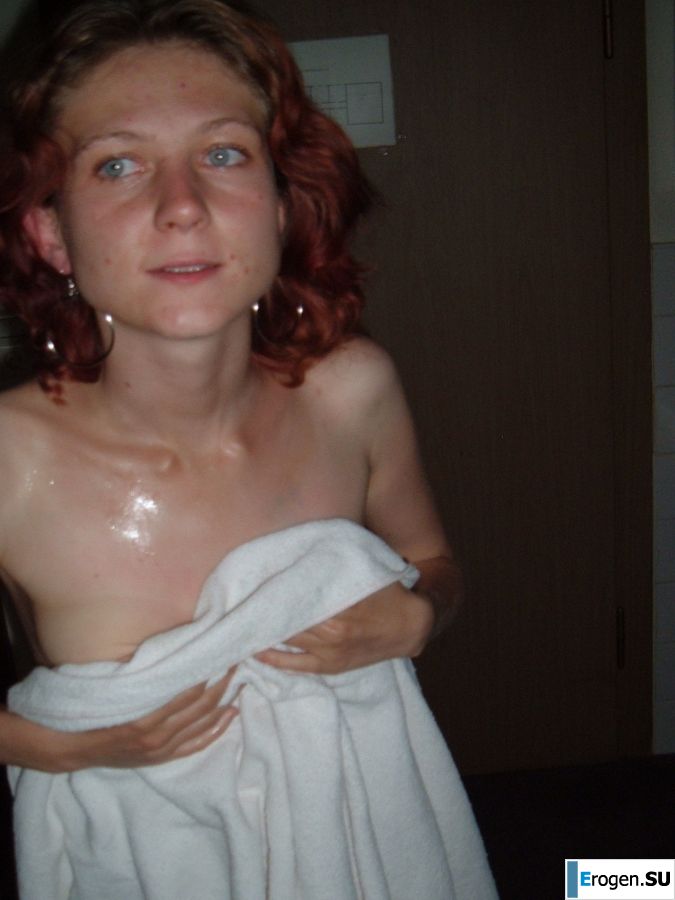 рыжая стройная бестия без нижнего белья. Фото 10