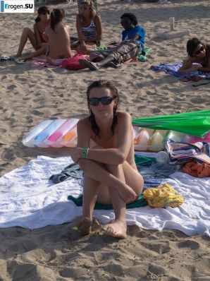 nudist on vacation with her boyfriend. Thumb 33