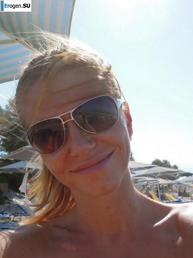 naked pregnant Lucy on the beach with the future father. Photo 3