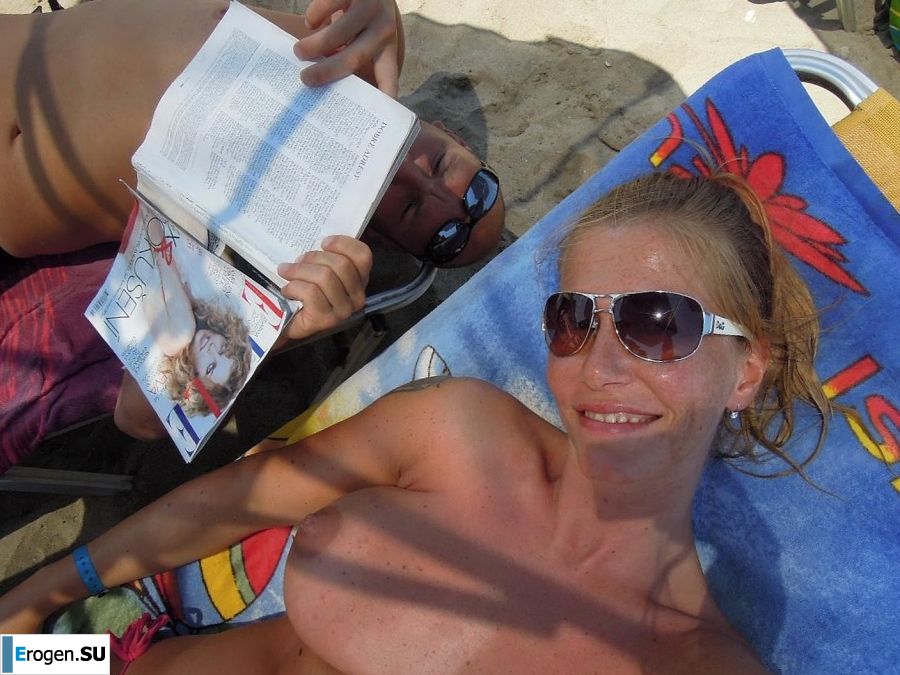 naked pregnant Lucy on the beach with the future father. Photo 37