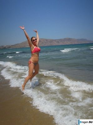 naked pregnant Lucy on the beach with the future father. Thumb 29