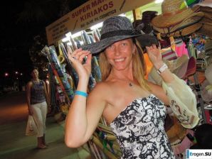 naked pregnant Lucy on the beach with the future father. Thumb 7