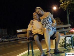 naked pregnant Lucy on the beach with the future father. Thumb 8