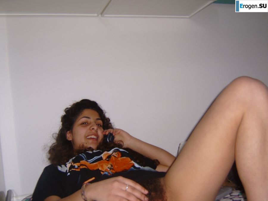 curly-haired dark-skinned girl both above and below. Photo 5