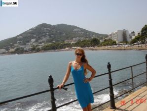 a happy young couple on a wedding trip. Thumb 7