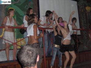 competition of wet t-shirts in a night club. Thumb 40