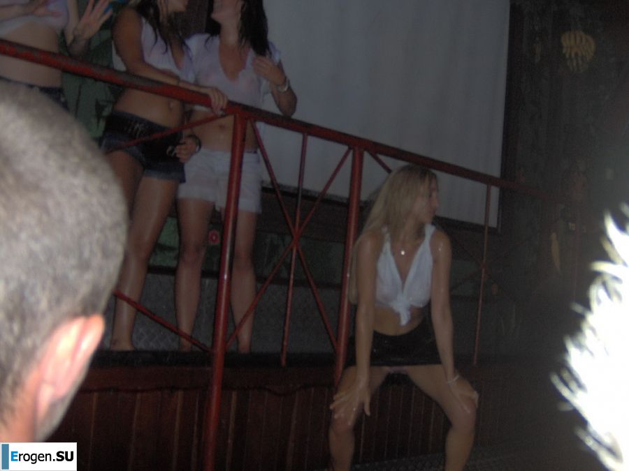 конкурс мокрых футболок в ночном клубе. Часть 2. Фото 38