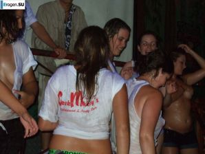 конкурс мокрых футболок в ночном клубе. Часть 2. Эскиз 36