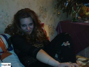 молодая девушка со своим парнем резвится. Часть 2. Эскиз 10