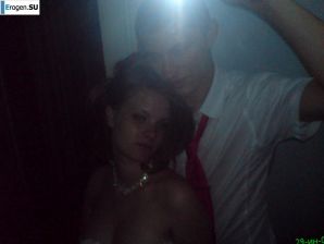 молодая девушка со своим парнем резвится. Часть 2. Эскиз 19