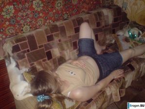 молодая девушка со своим парнем резвится. Часть 2. Эскиз 20