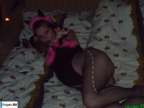 молодая девушка со своим парнем резвится. Часть 2. Эскиз 24