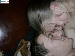 молодая девушка со своим парнем резвится. Часть 2. Эскиз 43