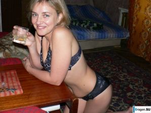 опытная голубоглазка и ее потрахушки. Эскиз 47