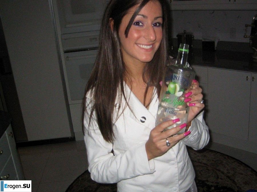 a young and naked girl fooling around. Photo 15