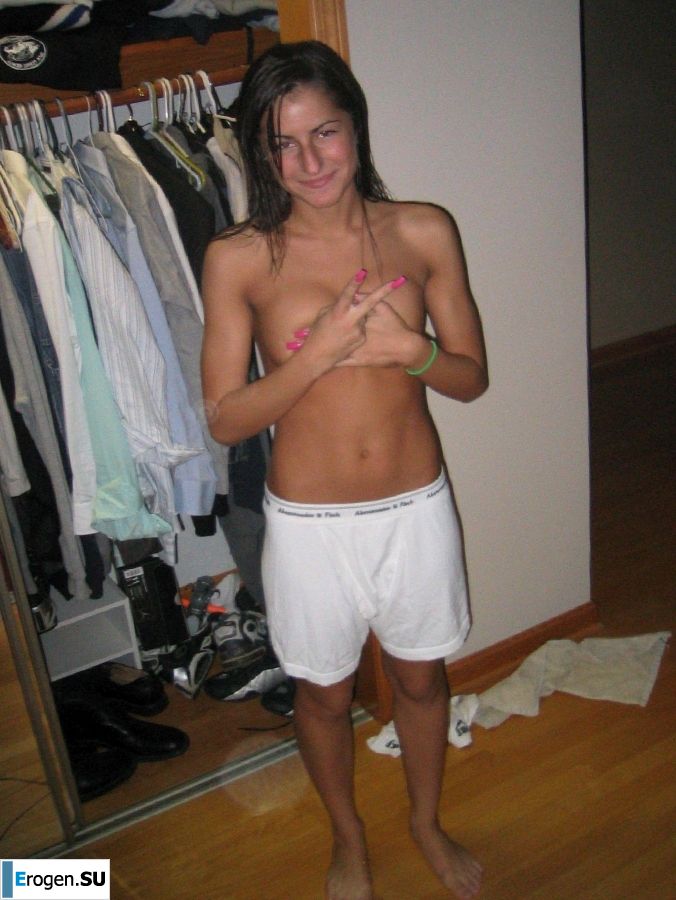 a young and naked girl fooling around. Photo 3