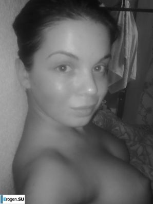 art session in a student hostel. Thumb 5