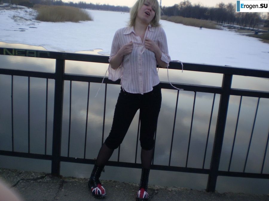 милая голая студентка кайфует. Фото 5