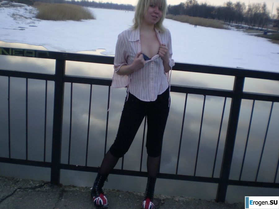 милая голая студентка кайфует. Фото 6