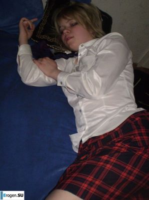 милая голая студентка кайфует. Эскиз 11