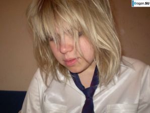 милая голая студентка кайфует. Эскиз 14