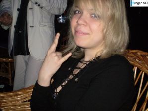 милая голая студентка кайфует. Эскиз 28