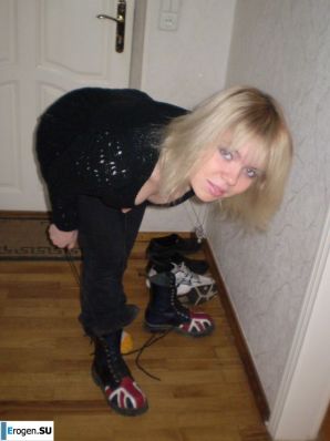 милая голая студентка кайфует. Эскиз 39