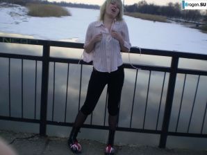 милая голая студентка кайфует. Эскиз 5